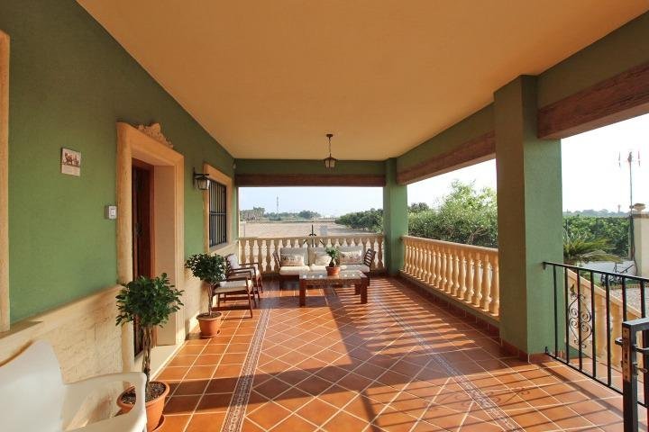Terraza amplia y luminosa