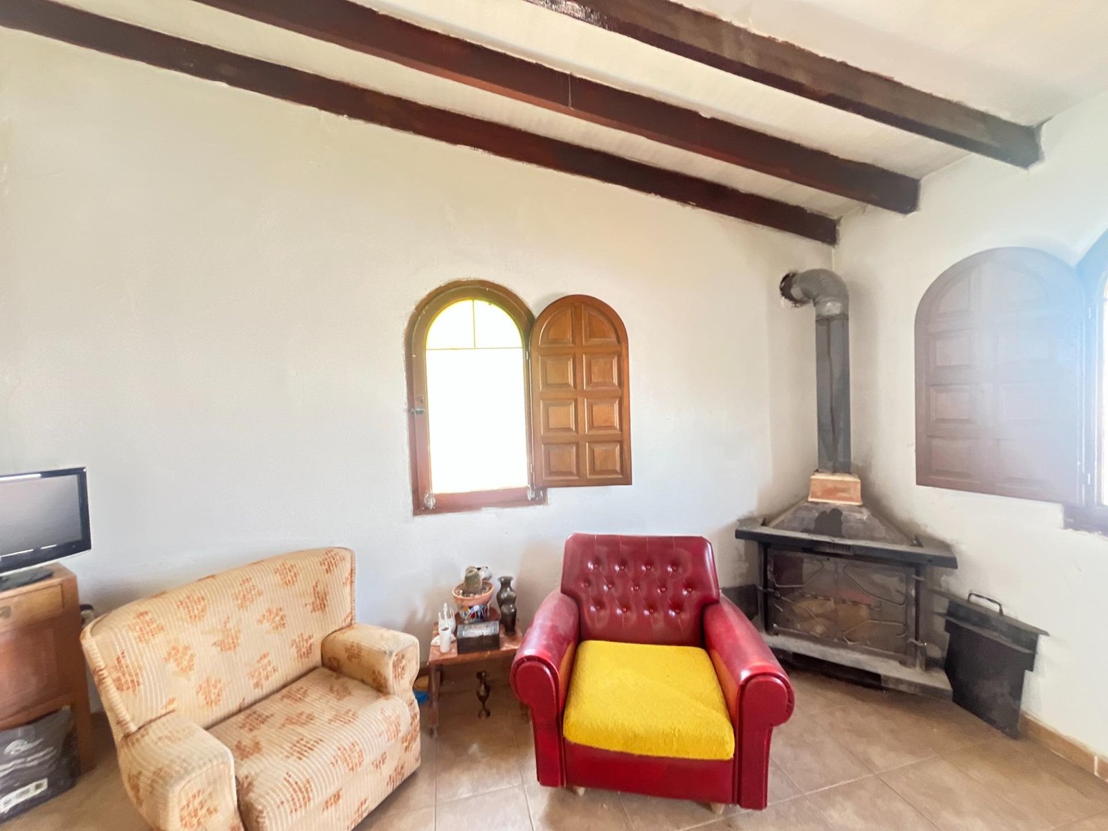 Sala acogedora con chimenea