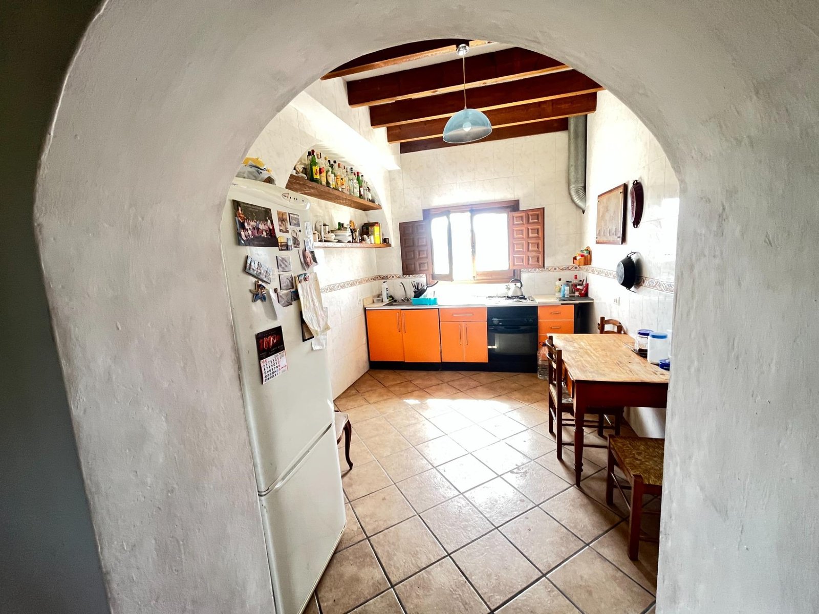 Cocina acogedora con vista