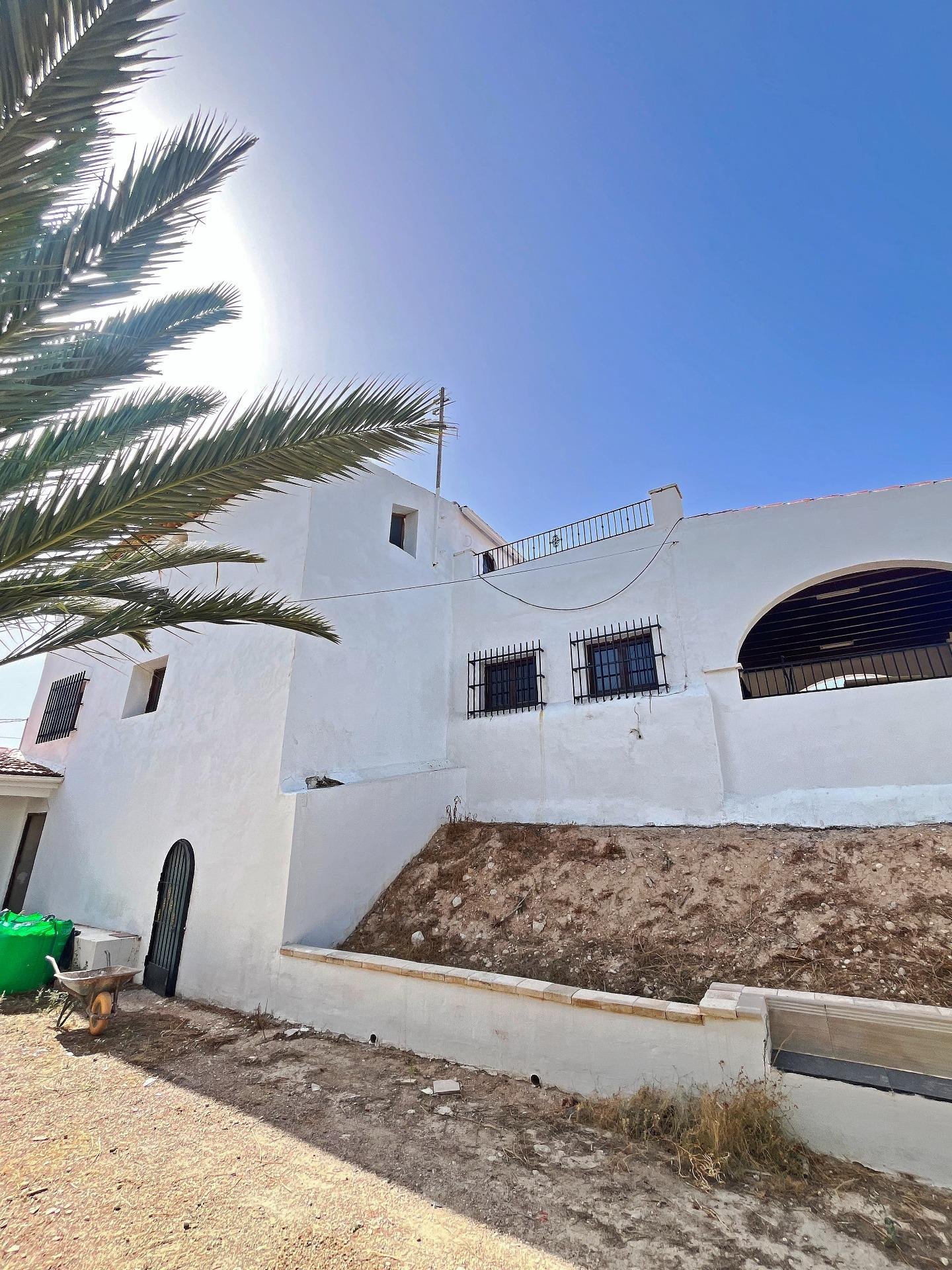 Casa de estilo andaluz blanca