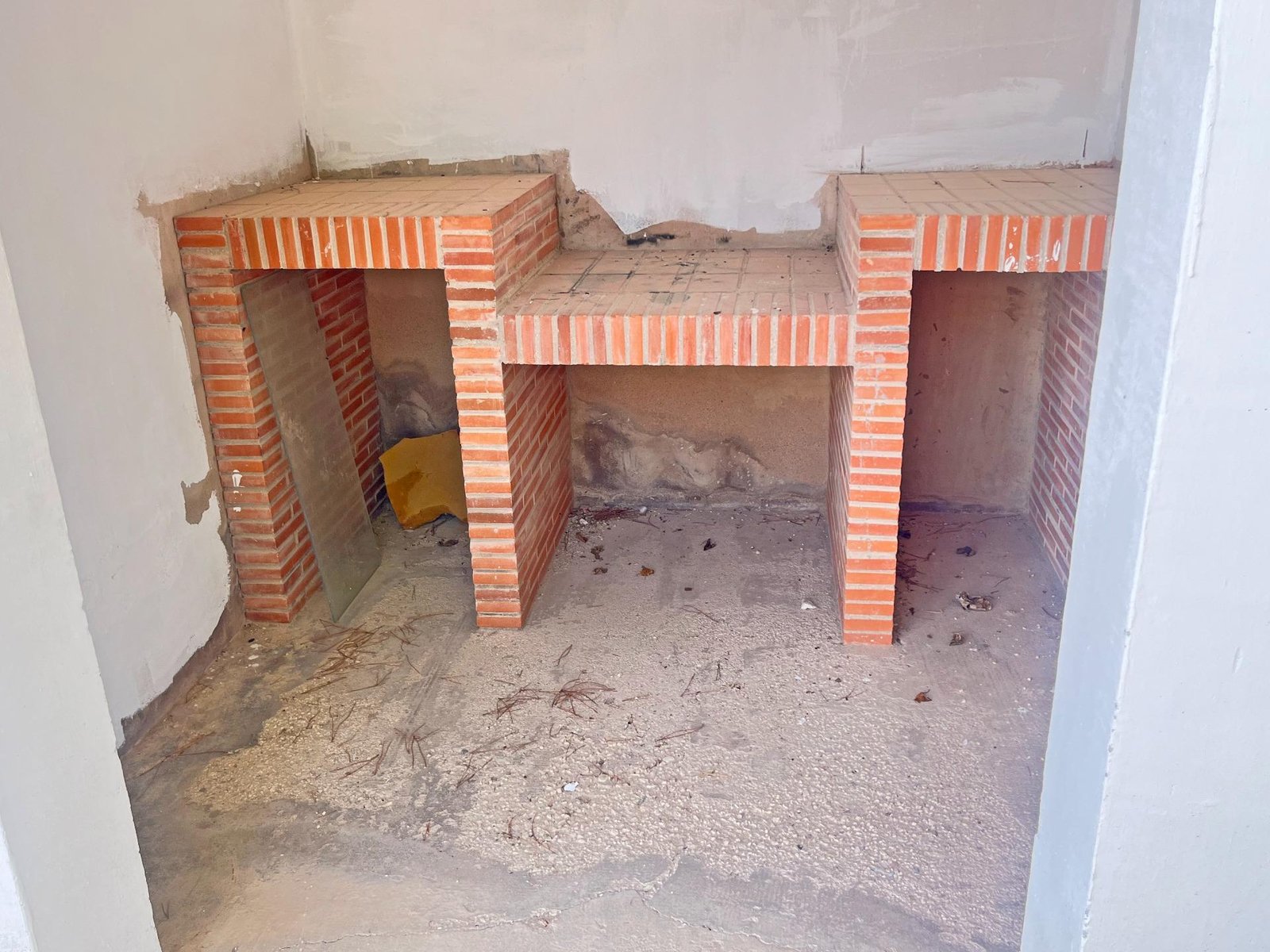 Construcción de espacio con ladrillos