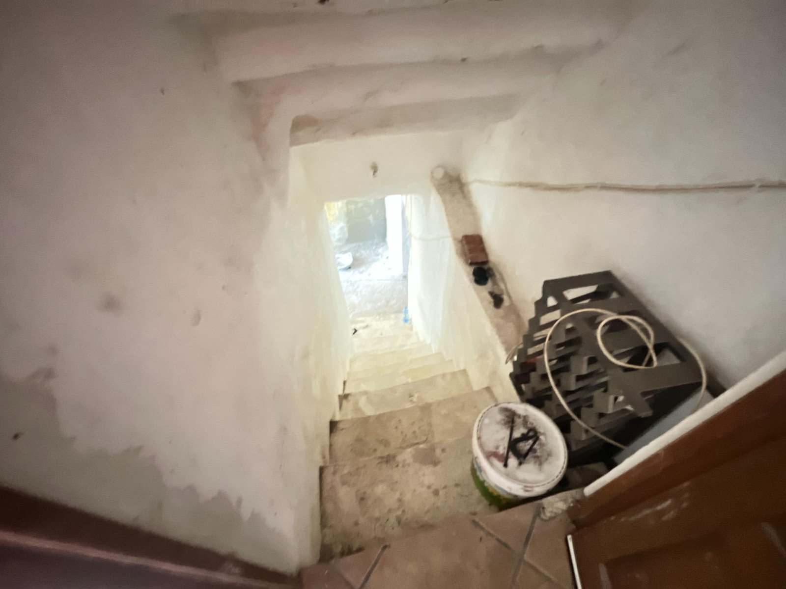 Escalera en un sótano