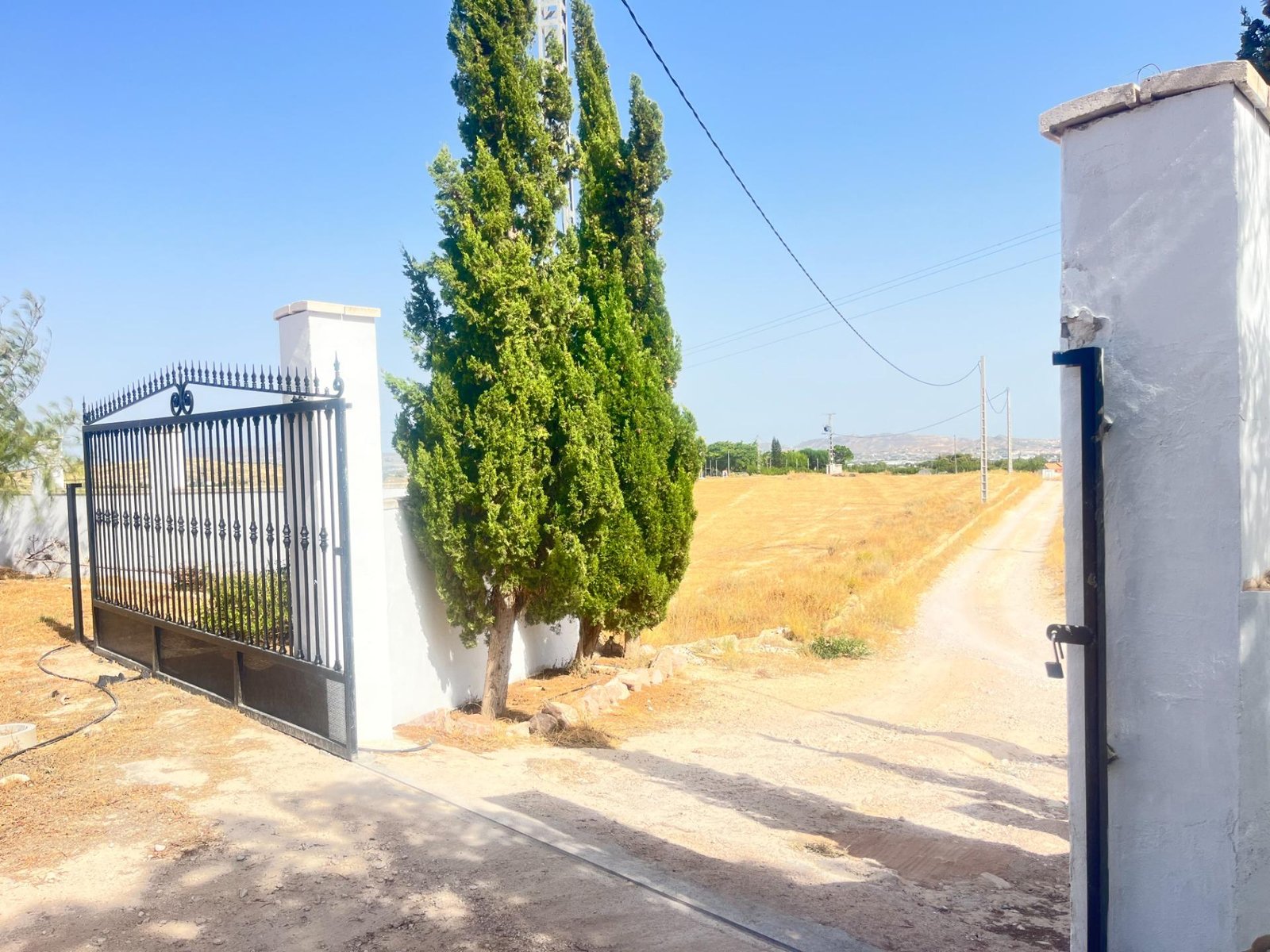 Entrada a un camino rural