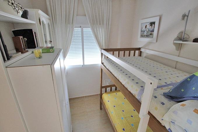 Habitación infantil con literas