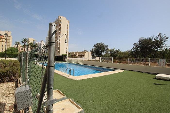 Piscina en complejo residencial