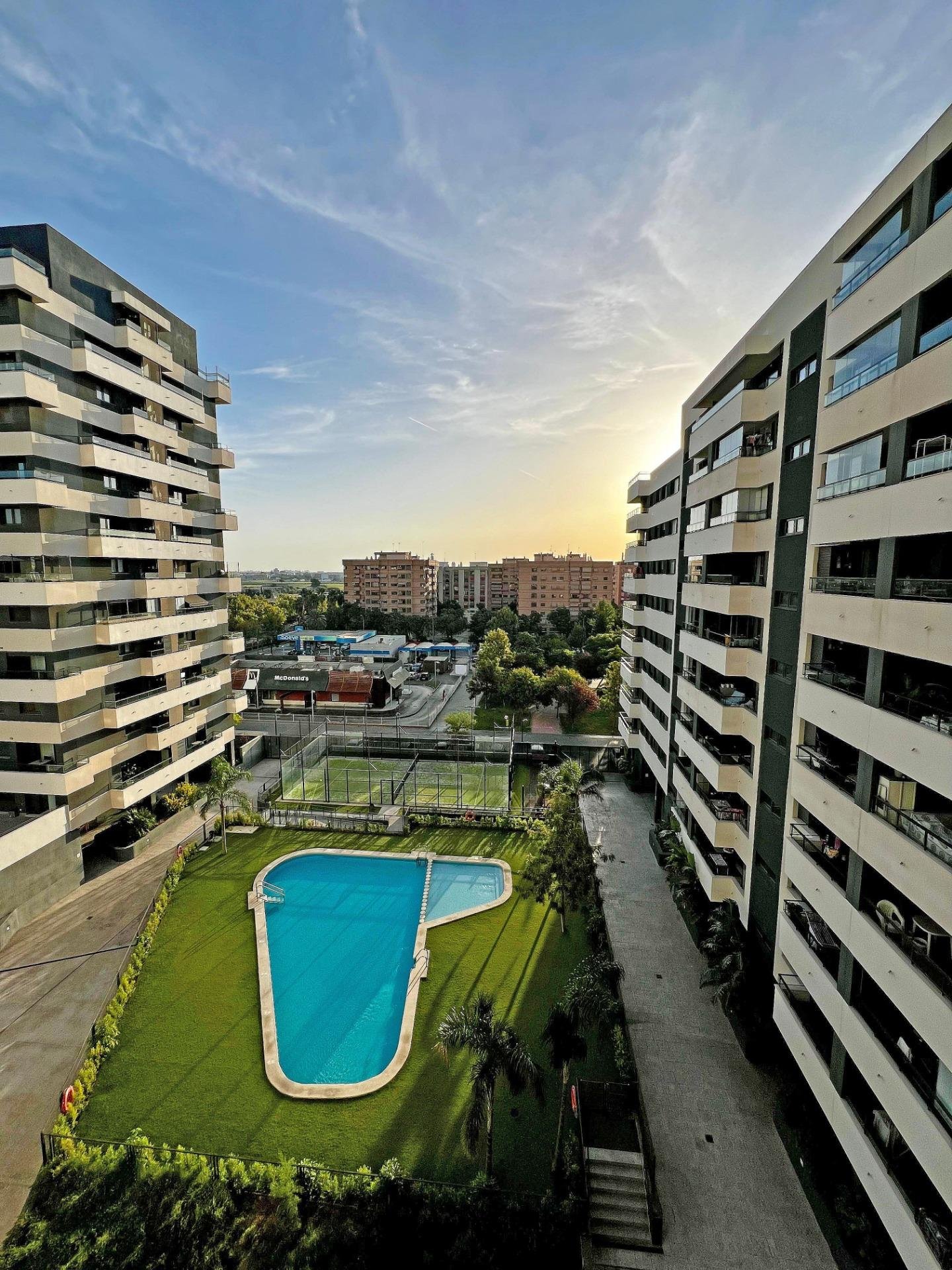 Vista de un complejo residencial moderno