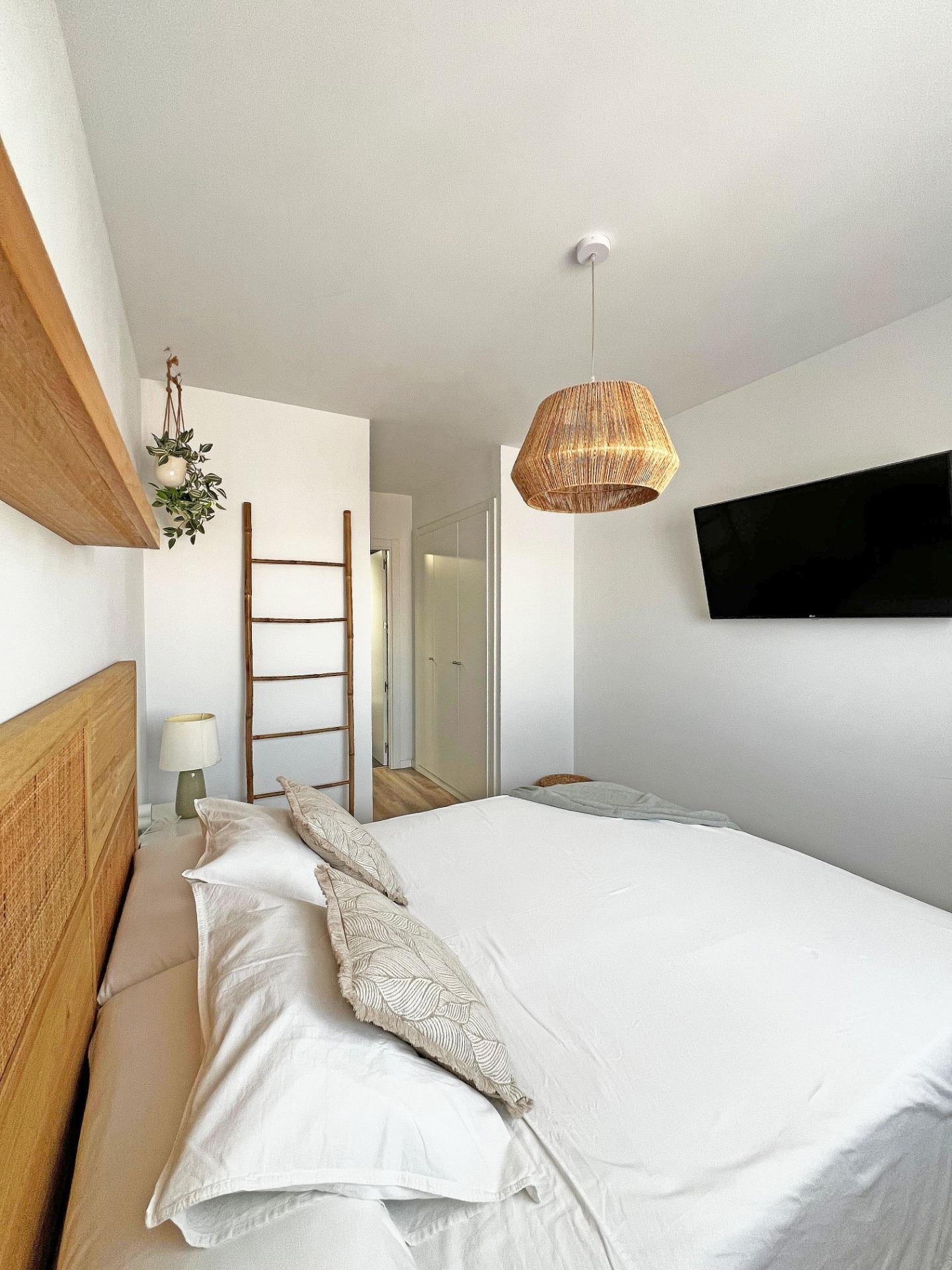 Habitación moderna y luminosa