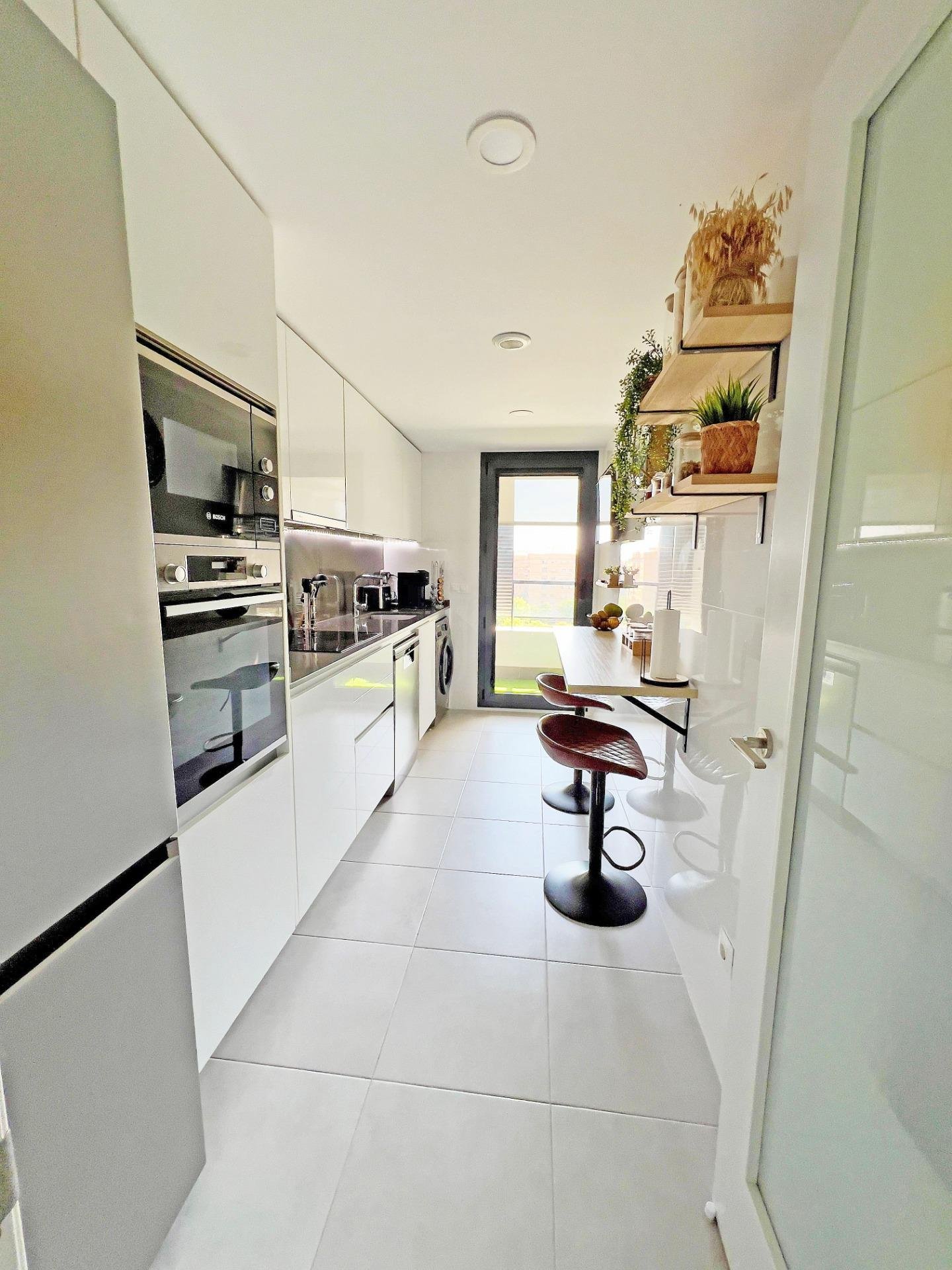 Cocina moderna y luminosa