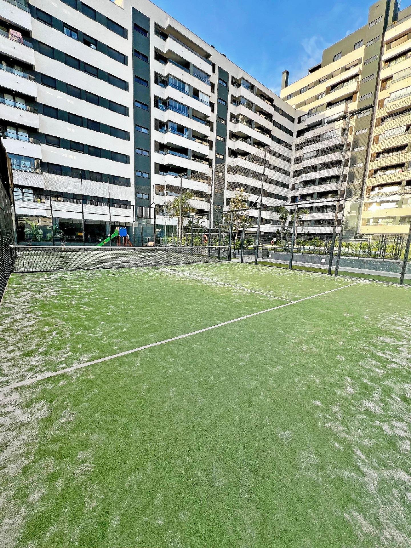 Cancha de fútbol en un edificio