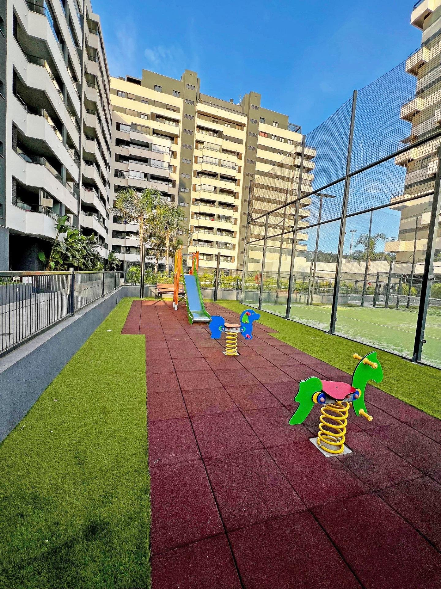 Parque infantil moderno