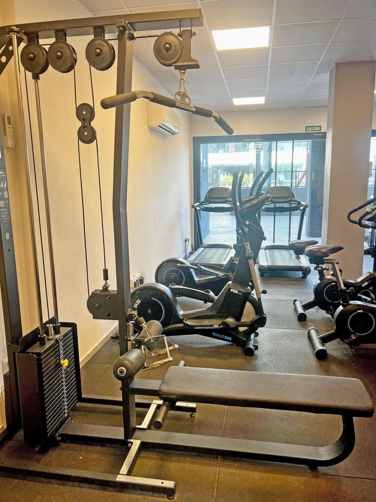 Zona de entrenamiento en gimnasio