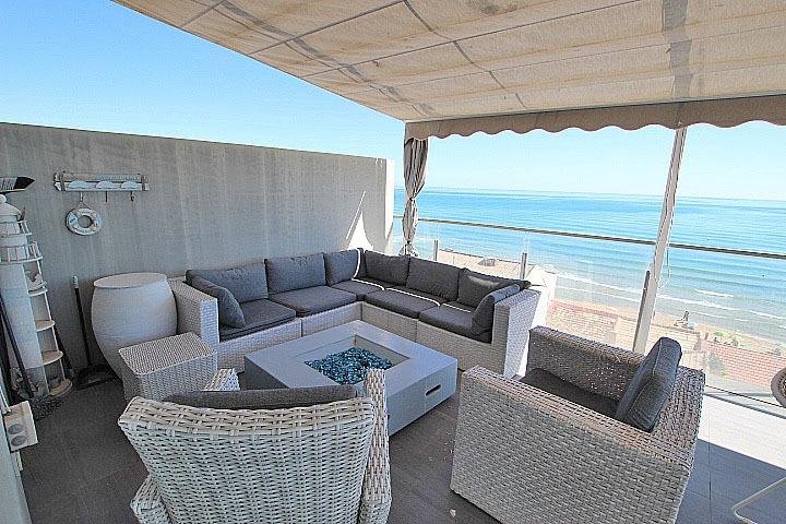 Terraza con vista al mar