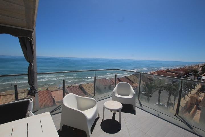 Terraza con vista al mar