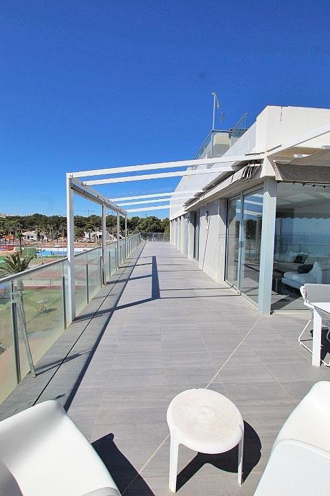 Terraza moderna con vista despejada