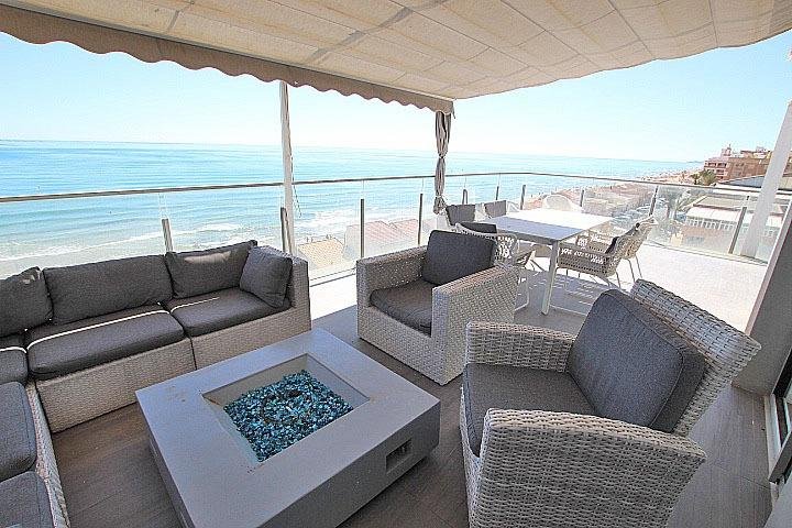 Terraza frente al mar