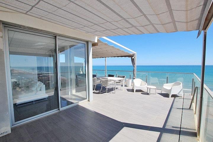 Terraza con vista al mar