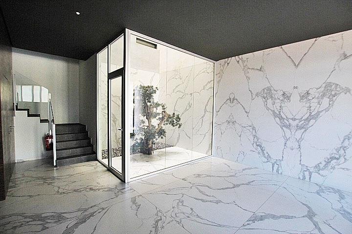 Interiores modernos con mármol