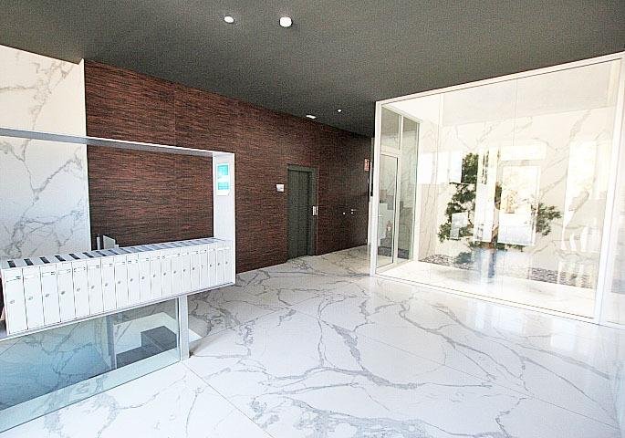 Recepción moderna y minimalista