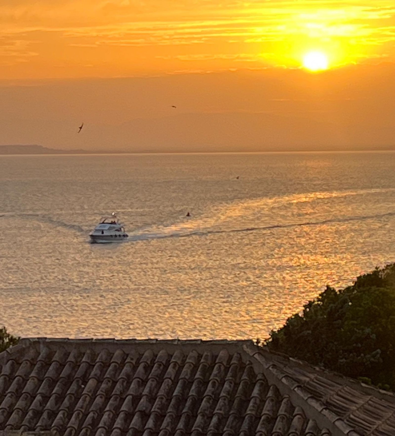 Atardecer sobre el mar
