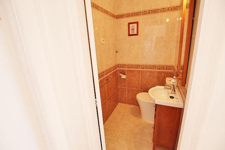 Baño pequeño y moderno