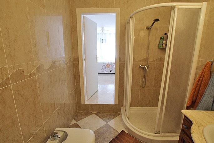 Baño moderno con ducha
