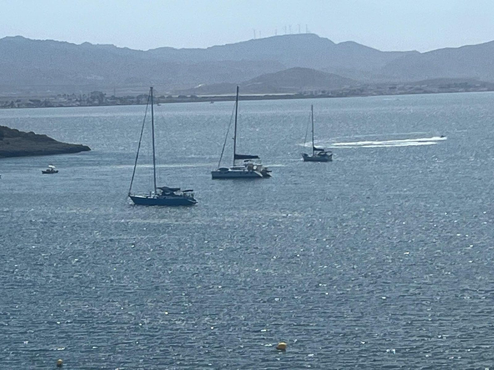 Veleros en aguas tranquilas